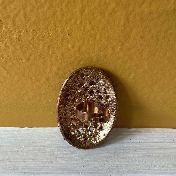 Vintage cocktail ring. This ring makes a bold statement. Purple gemstones. - Picture 2 of 4